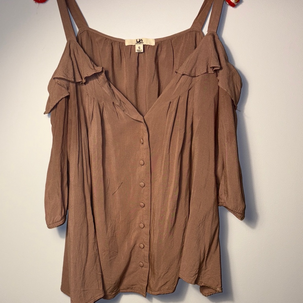 YA Los Angeles off shoulder shirt